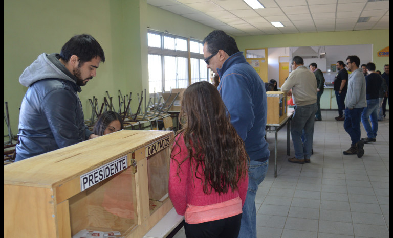 Al momento de ir a votar algunos se dieron cuenta que no estaban habilitados porque figuraban como miembros de un partido político. 