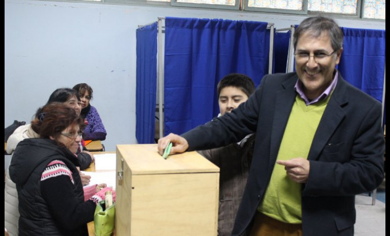 Conteo daría virtual triunfo a Miguel Alvarado en elecciones regionales