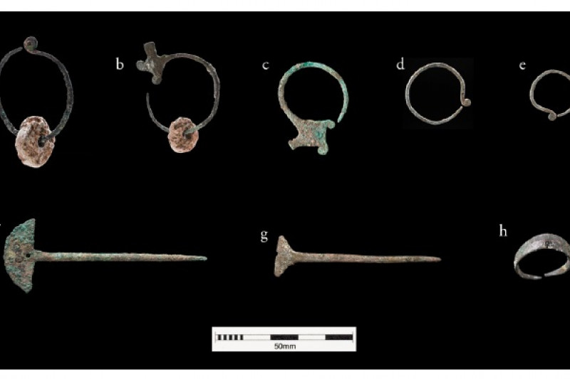 Aros, alfileres y anillos fueron descubiertos en el lugar y dieron pistas de elementos sociales de la comunidad
