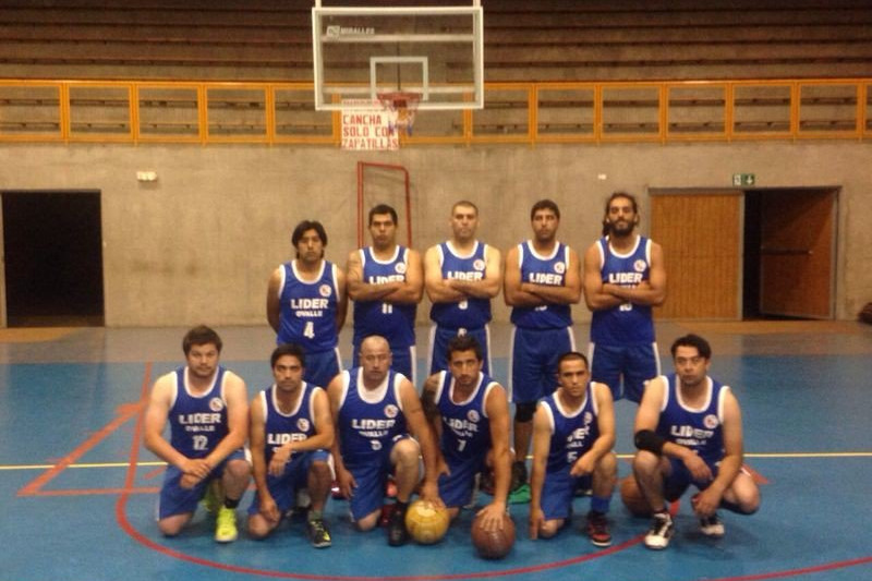 Equipo de básquetbol de Profesores logra meritorio tercer lugar en torneo interregional