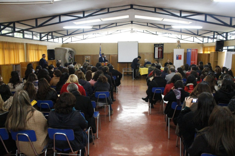 Seminario de educación artística reúne a docentes con Claudio Di Girólamo