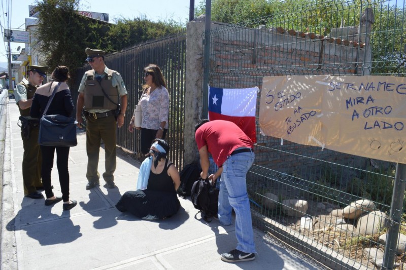 Feministas ovallinas expresan su repudio al Sernameg frente a caso de la machi Linconao 