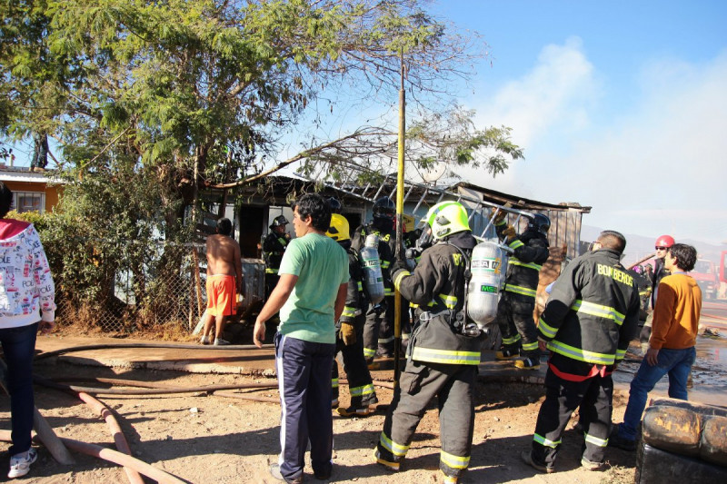 Familia limarina pierde todo luego de que incendio consumiera su vivienda
