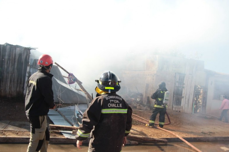 Familia recibe ayuda urgente tras incendio que destruyó por completo su vivenda