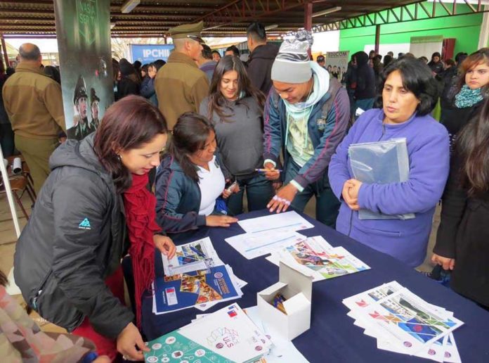 Desarrollan feria vocacional en liceo de Punitaqui