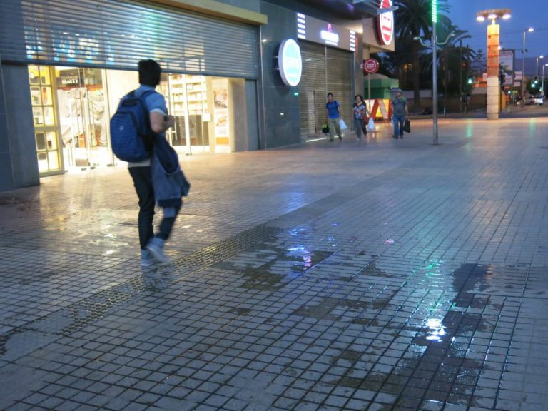 Molestias generan pozas causadas por locales comerciales