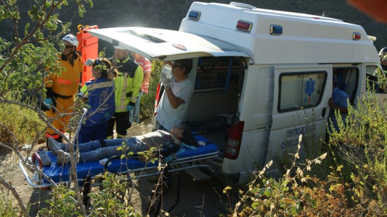 Tres personas permanecen hospitalizadas tras accidente en Cerrillos de Tamaya