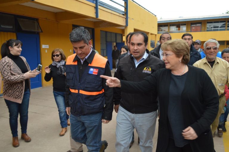 Bachelet promete apoyo a damnificados de Combarbalá