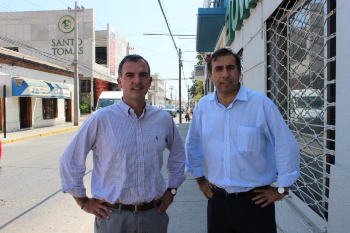 Los diputados Ernesto Silva y Sergio Gahona se encuentran apoyando la campaña que está llevando a cabo la UDI para el proceso de refichaje de militantes.