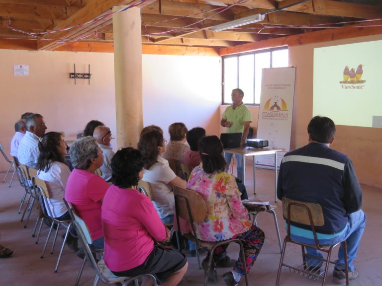 Mediante la realización de talleres teóricos y trabajo en terreno, se busca impulsar la actividad agrícola de la zona.