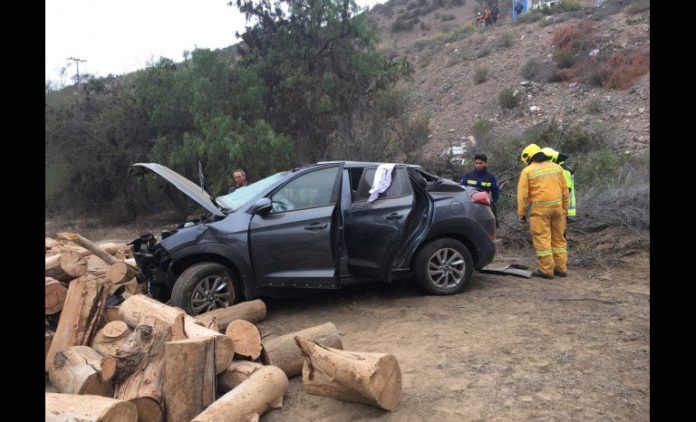 Médico resulta lesionado tras volcamiento de su vehículo en Ruta D-43