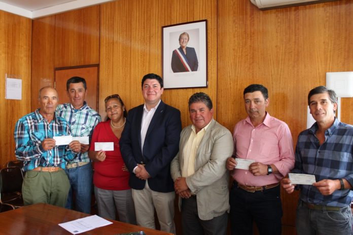 Crianceros de Limarí reciben bono de transporte en gobernación provincial