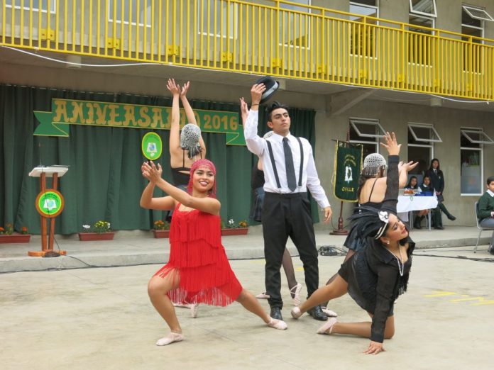 Colegio de Artes celebra  con homenaje a sus docentes