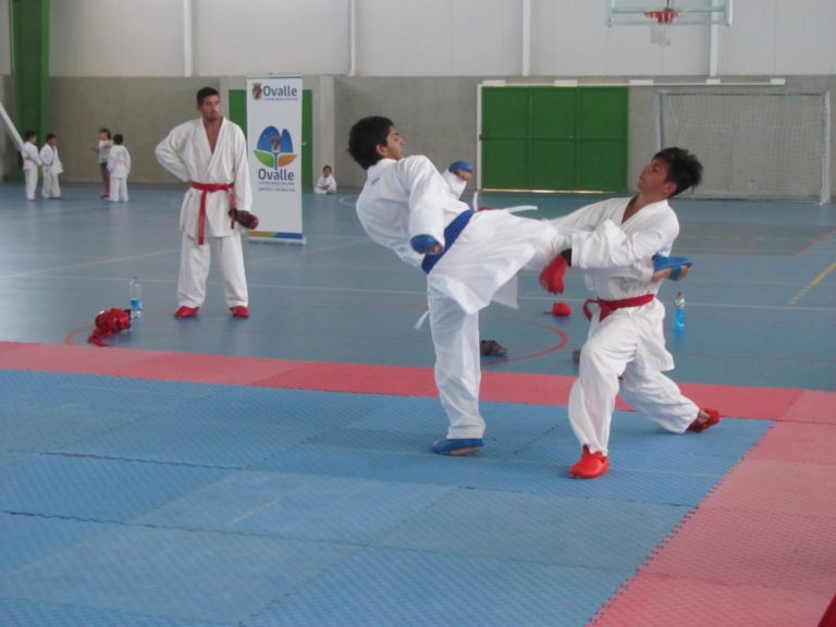 Medallas para karatecas locales en nacional de San Antonio