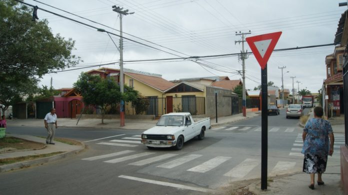 Pintan señales de tránsito en diversas calzadas ovallinas