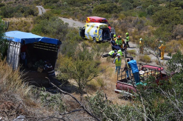 Verduleros de Feria Modelo vuelcan en el sector Pejerreyes