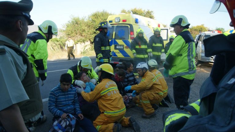 Accidente vehicular deja una docena de lesionados 