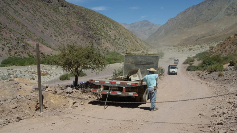 Vecinos molestos bloquean acceso  a yacimiento de Minera Explodesa