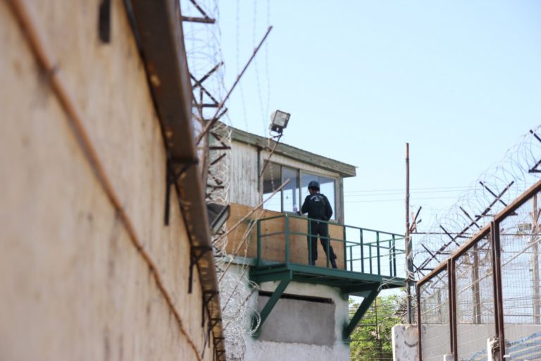 Gendarmería controla brote de sarna humana en centro penitenciario