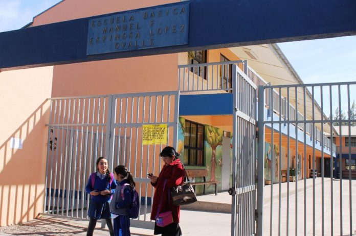 Roban implementos tecnológicos desde dos salas de clases