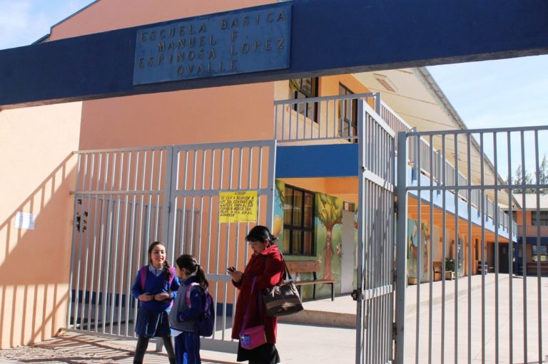 Roban implementos tecnológicos desde dos salas de clases