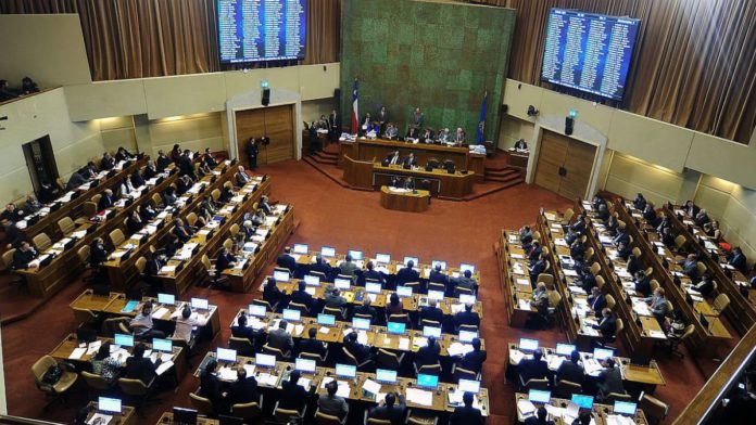 Politicos responden frente a pobre evaluación popular