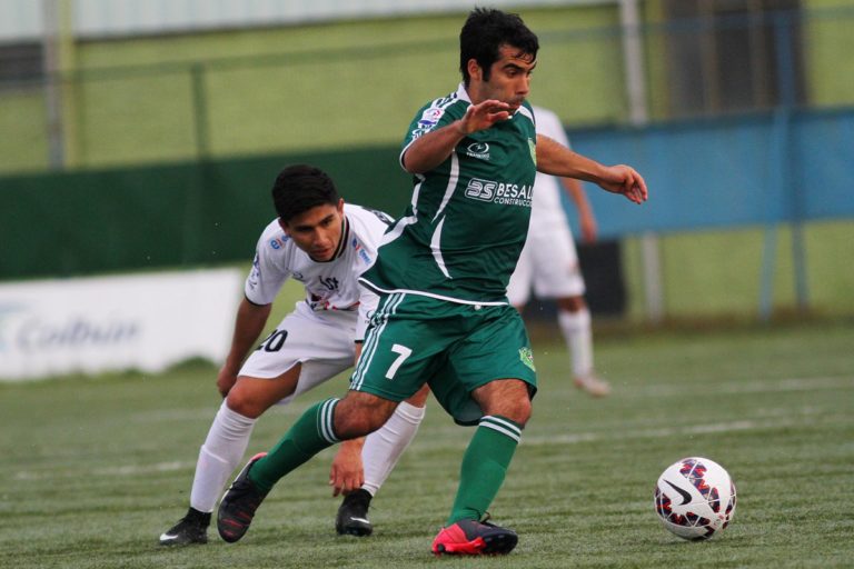 Deportes Ovalle vence a Lota Schwager con solitario gol de Cuéllar