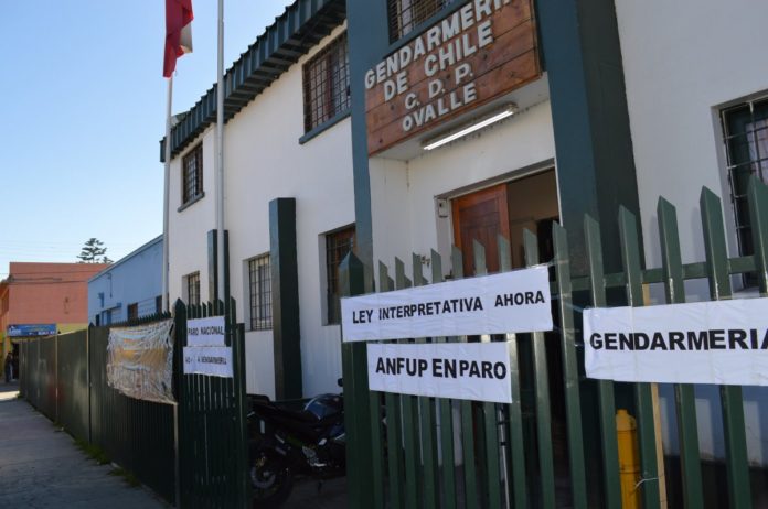 Gendarmes paralizan como protesta por tope en sus pensiones