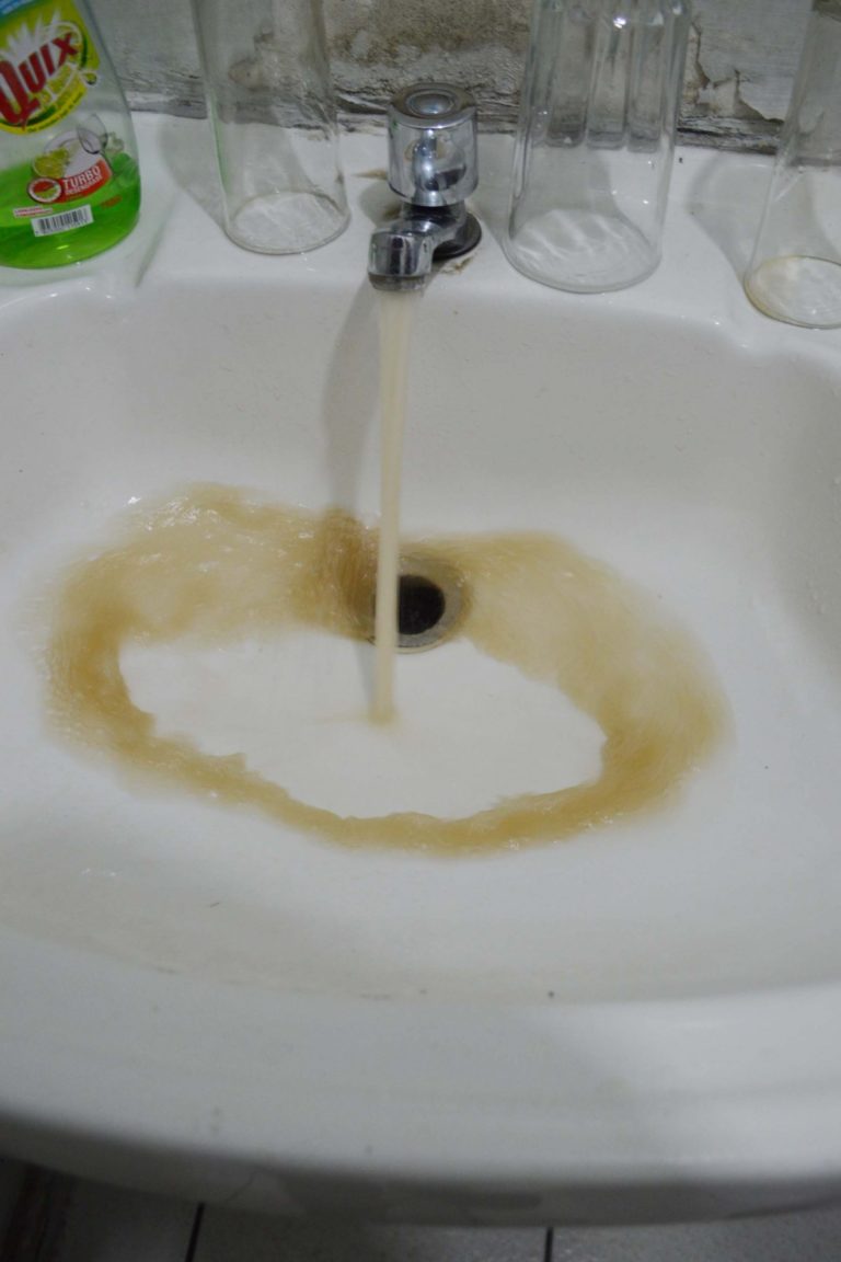 Camiones aljibes abastecerán de agua potable mientras dura el corte de suministro