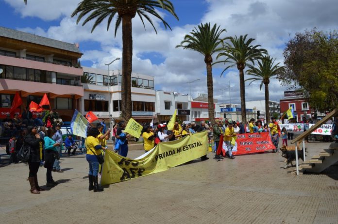 Ovallinos se expresan en marcha pacífica contra las AFP