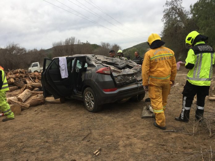 Médico resulta lesionado en accidente de carretera 