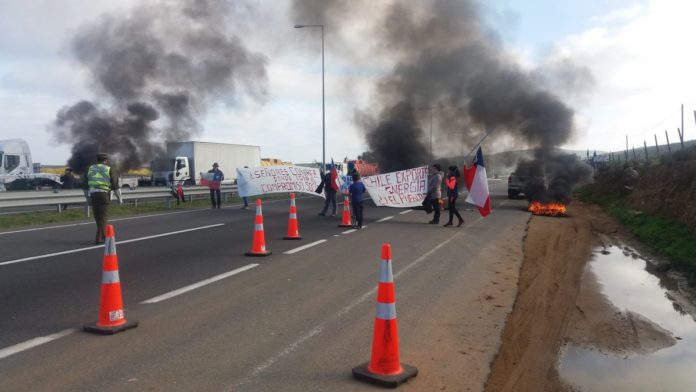 Vecinos de Mantos de Hornillos se toman la carretera para exigir electricidad