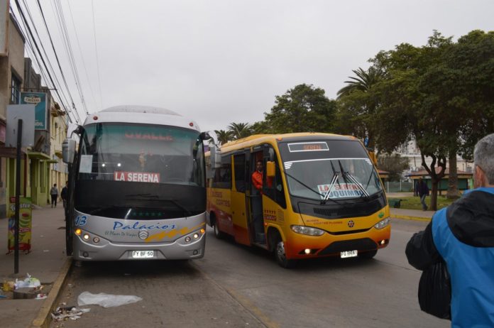 Limarinos critican agresivo actuar de minibuses interurbanos