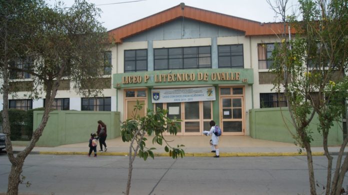 Alumna es agredida en plena sala de clases