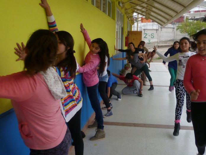 Alumnos y docentes de Monte Patria culminan ciclo de capacitación sobre danza