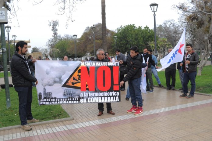 Combarbalinos llegan a La Serena para entregar firmas contra termoeléctrica