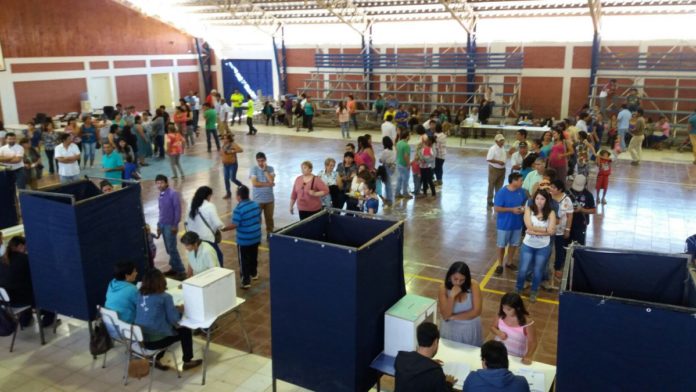 Amplia afluencia de votantes marca inicio de jornada en primarias montepatrinas