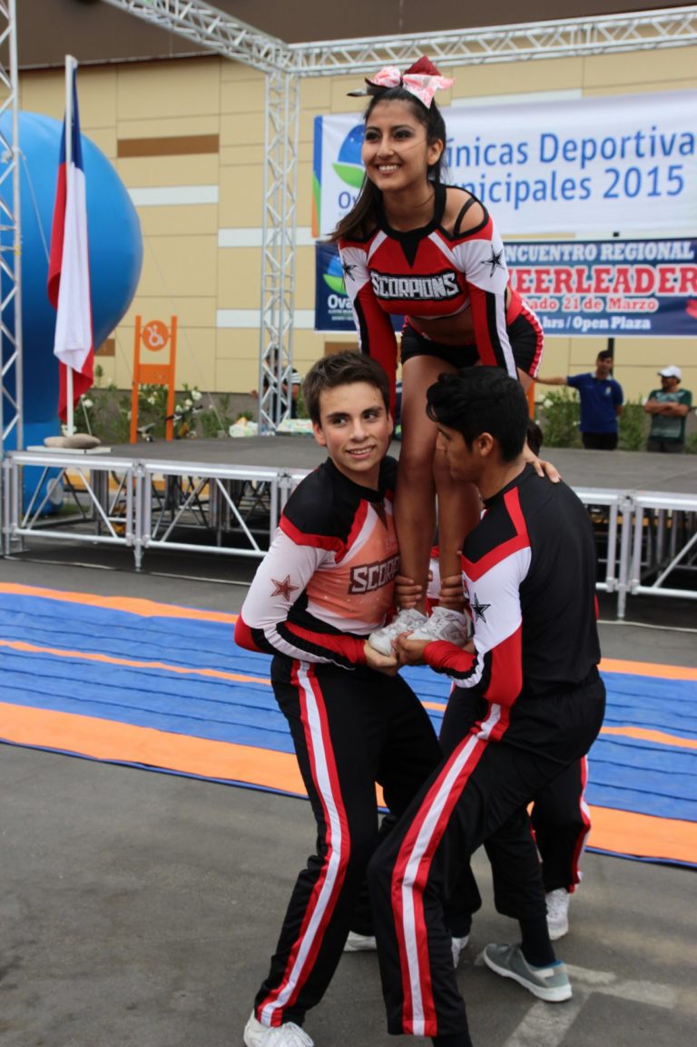 Limarinos reciben clases de cheerleading  y street dance