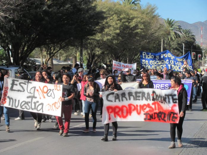 Paro de profesores por ley docente de educación aún no tiene solución