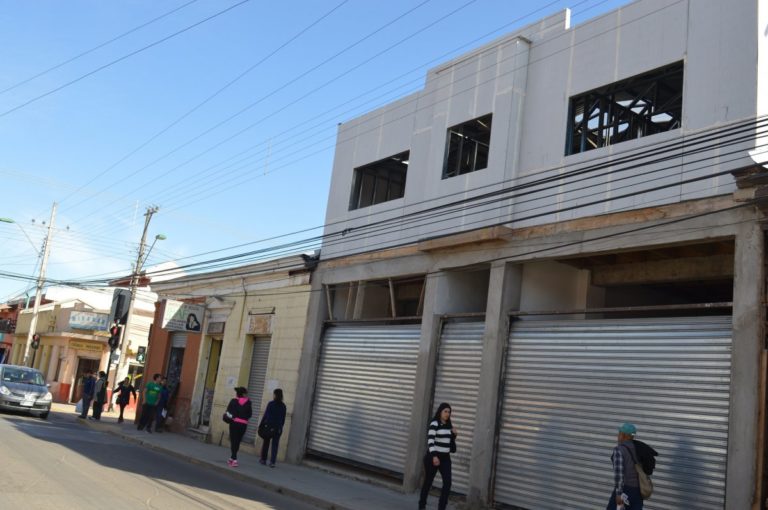 Obrero electrocutado está en Posta Central de Santiago