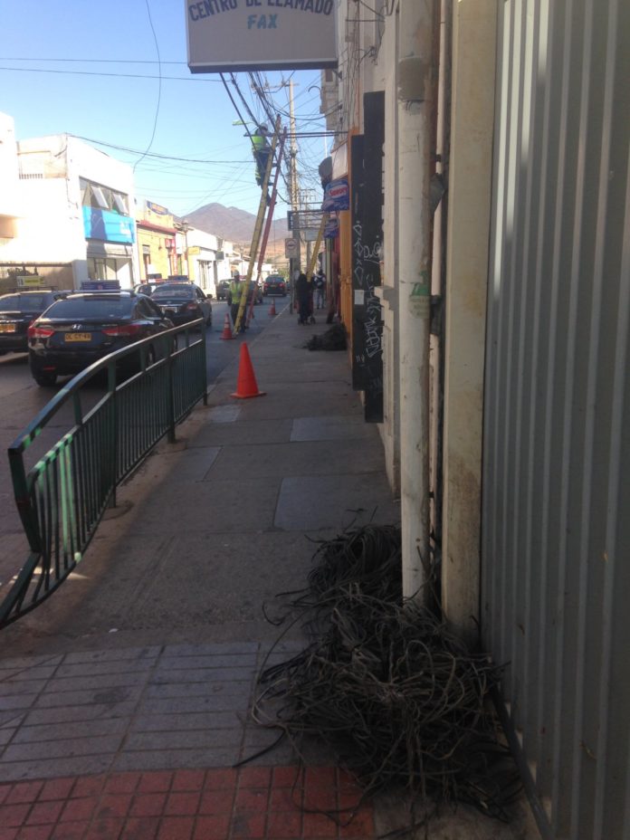 Comienzan a retirar cableado en la zona céntrica de Ovalle