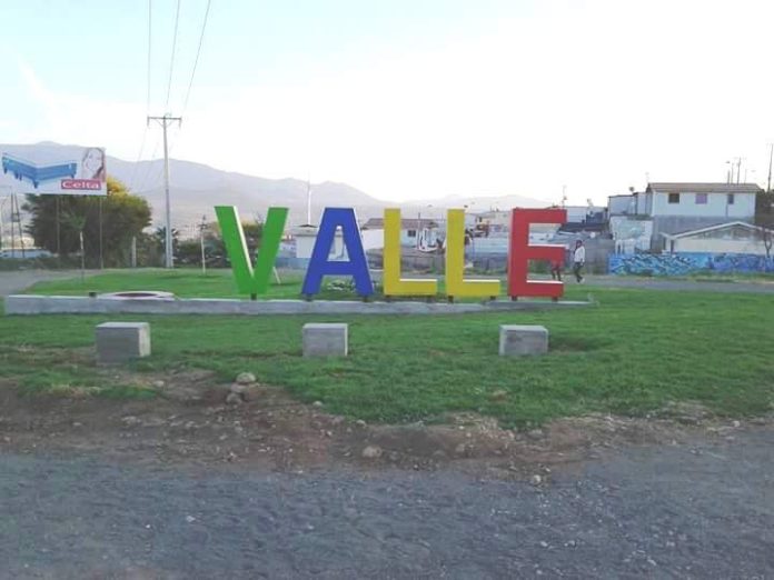 Ovallinos repudian destrucción  a nuevo multicolor letrero de la ciudad