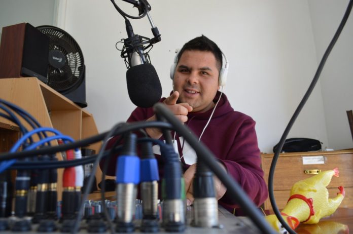 El locutor radial más joven de la capital limarina 