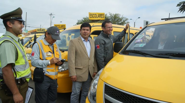 Carabineros y seremi fiscalizan transporte escolar para temporada 2016