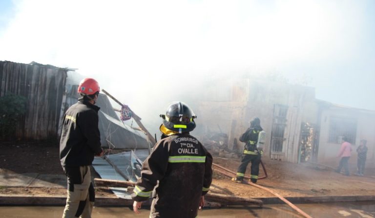 Familia recibe ayuda urgente tras incendio que destruyó por completo su vivenda