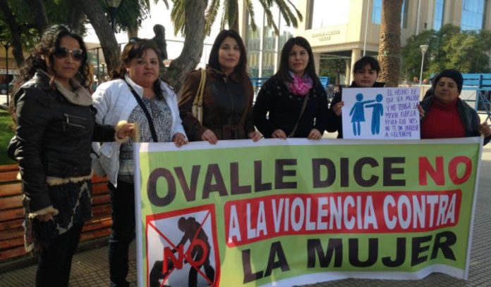 Ovallinos se manifiestan en contra de violencia hacia la mujer