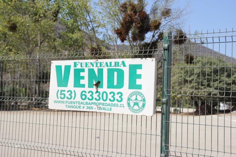 Asombro causa letrero “Se Vende” en Los Peñones