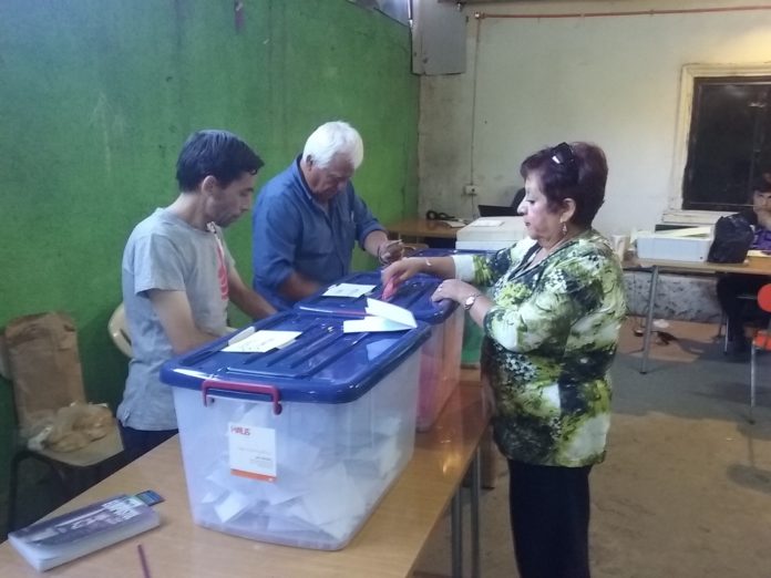 A las 09:30 horas de este domingo, se abrieron las mesas de votación para que los militantes del PS acudieran a emitir su sufragio en los comicios internos del partido. En la imagen, el local de votación en Ovalle.