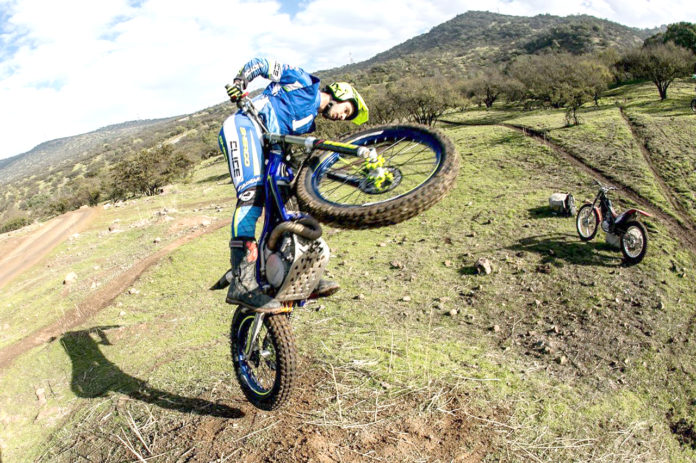 El piloto Andrés Sandrock exhibirá su talento en la moto este sábado a las 18.30 horas.