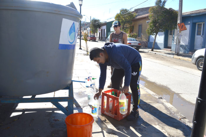 Las autoridades informaron que el suministro llegará durante este domingo al 80% de los hogares, mientras que los estanques estacionarios se mantendrán para cubrir el otro porcentaje faltante.